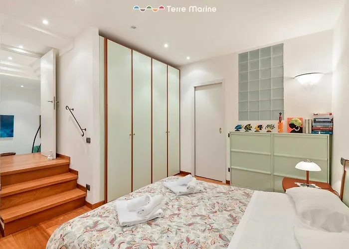 Апартаменты Golden View, Terre Marine