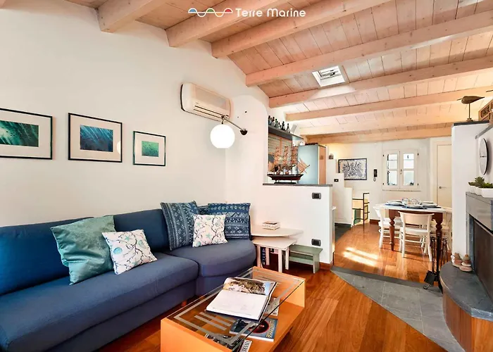 Апартаменты Golden View, Terre Marine Вернацца