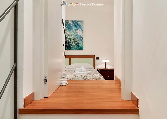 Апартаменты Golden View, Terre Marine